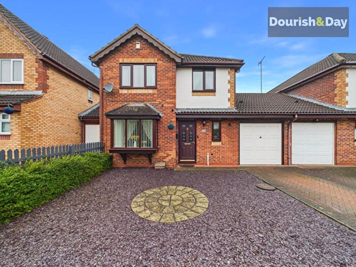 4 Bedroom Link Detached House For Sale In The Ridgeway, Stafford, ST16