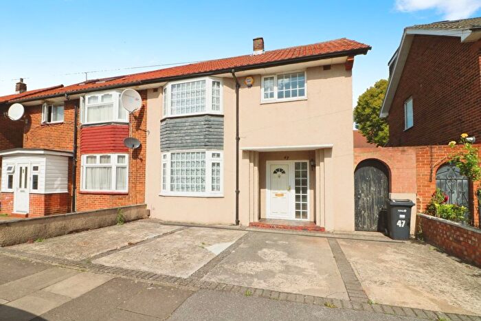 3 Bedroom Semi-Detached House To Rent In Gresham Drive, Romford, RM6