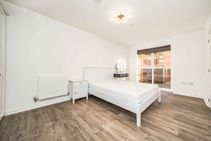 2 Bedroom Flat To Rent In East Acton Lane, London, W3