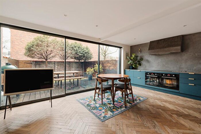 3 Bedroom House For Sale In Victorian Grove, Stoke Newington, N16