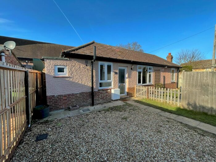2 Bedroom Bungalow To Rent In Grove Lane, Longthorpe, Peterborough, PE3
