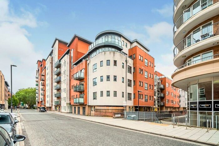 1 Bedroom Flat To Rent In Lower Canal Walk, Southampton, SO14