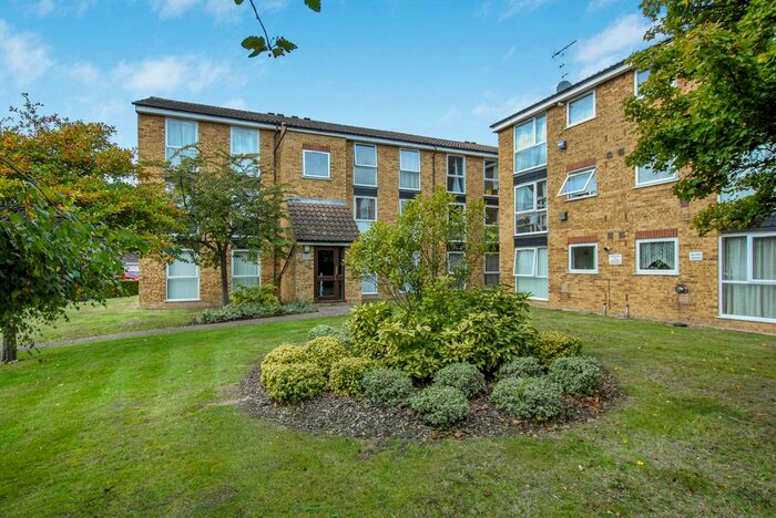 2 Bedroom Flat To Rent In Melville Close, Ickenham, Uxbridge, UB10