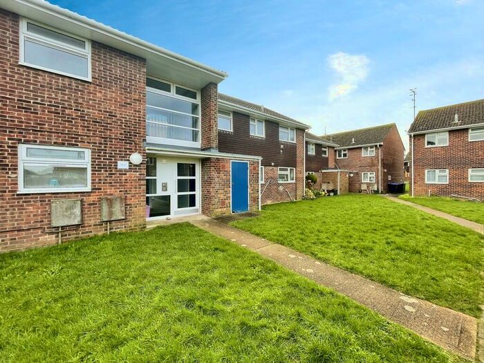 2 Bedroom Flat To Rent In Beachcroft Place, Lancing, BN15