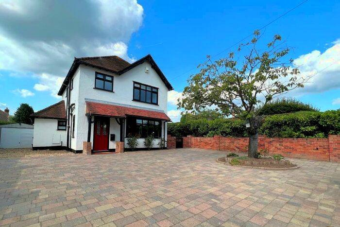 3 Bedroom Detached House To Rent In Woking, GU22