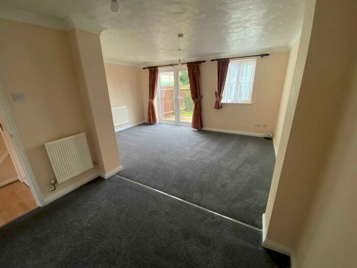 3 Bedroom Semi-Detached House To Rent In Coopers Way, Houghton Regis, LU5