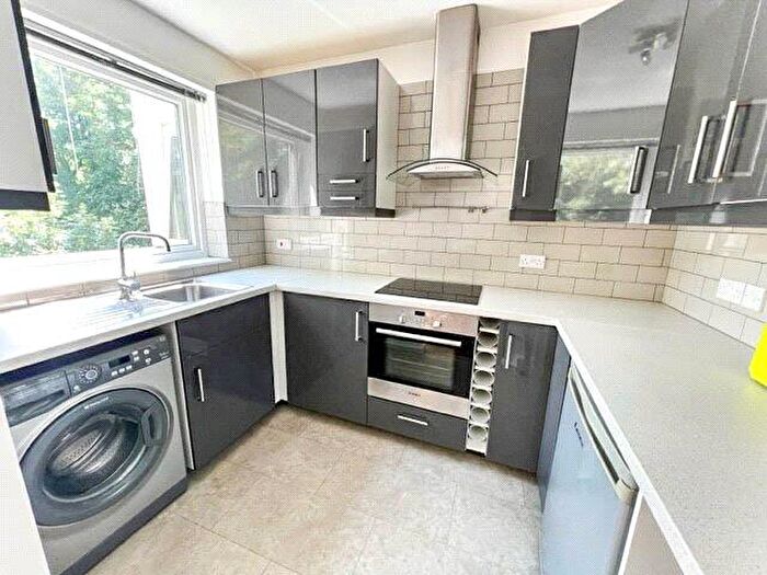 2 Bedroom Flat To Rent In Brooklands Road, Sale, M33