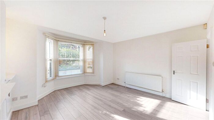 2 Bedroom Flat To Rent In Pemberton Gardens, Archway, London, N19