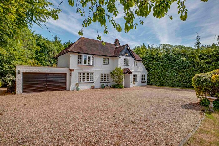 4 Bedroom Detached House For Sale In Cadsden Road, Whiteleaf, HP27