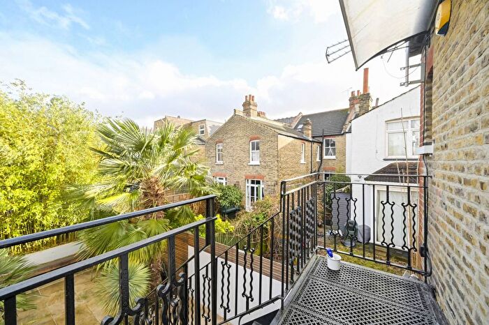 3 Bedroom Flat To Rent In Lucien Road, Furzedown, London, SW17
