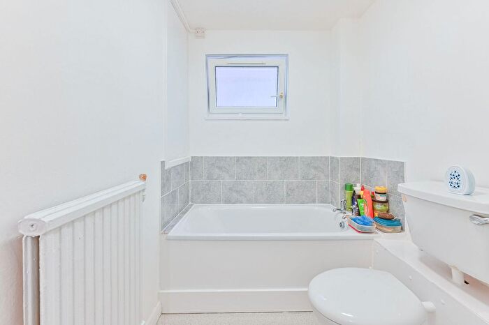 1 Bedroom Flat For Sale In Havil Street, Camberwell, London, SE5
