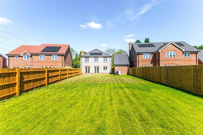 3 Bedroom Detached House For Sale In Meadow View, Pamber End, Tadley, Hampshire, RG26