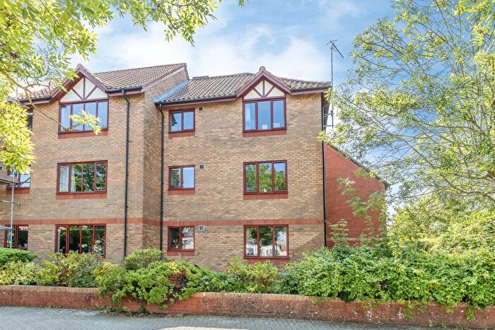 2 Bedroom Flat For Sale In Cumberland Close, Bristol, BS1