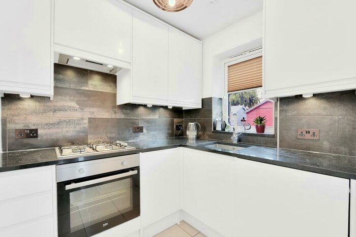 1 Bedroom Flat To Rent In Taffy's How, Mitcham, CR4