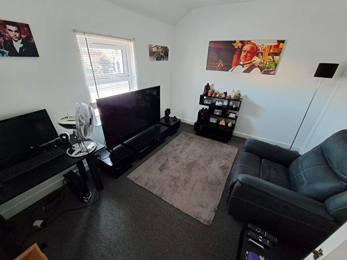 1 Bedroom Flat For Sale In Church Street, Old Town, Eastbourne, BN21