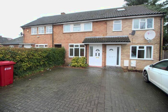 4 Bedroom Semi-Detached House To Rent In Swabey Road, Slough, SL3