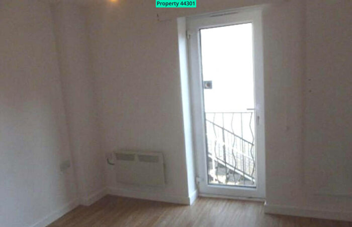 1 Bedroom Flat To Rent In Pauls Row, High Wycombe, HP11