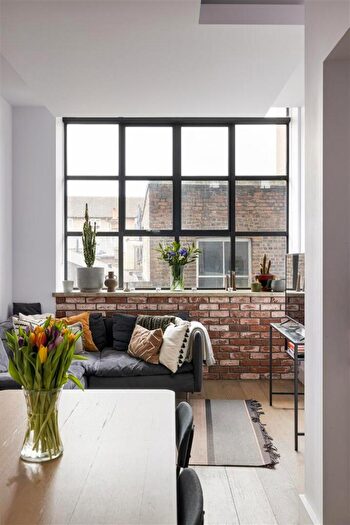 2 Bedroom Flat For Sale In Chatham Place, London, E9