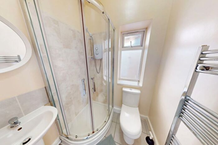 5 Bedroom Semi-Detached House To Rent In Broadgate, Nottingham, NG9