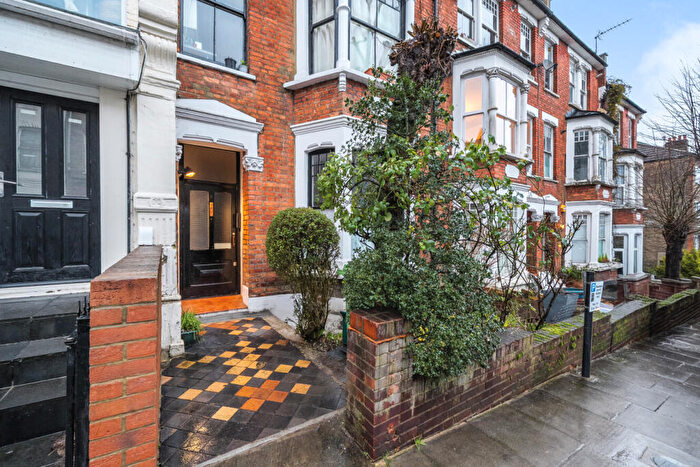 2 Bedroom Flat For Sale In Northwood Road, Highgate, London, N6