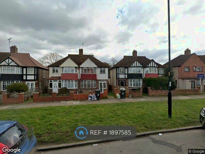 3 Bedroom Semi-Detached House To Rent In Jevington Way, London, SE12