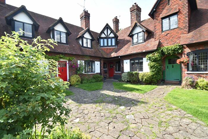 2 Bedroom Terraced House For Sale In Missenden Road, Chesham, HP5