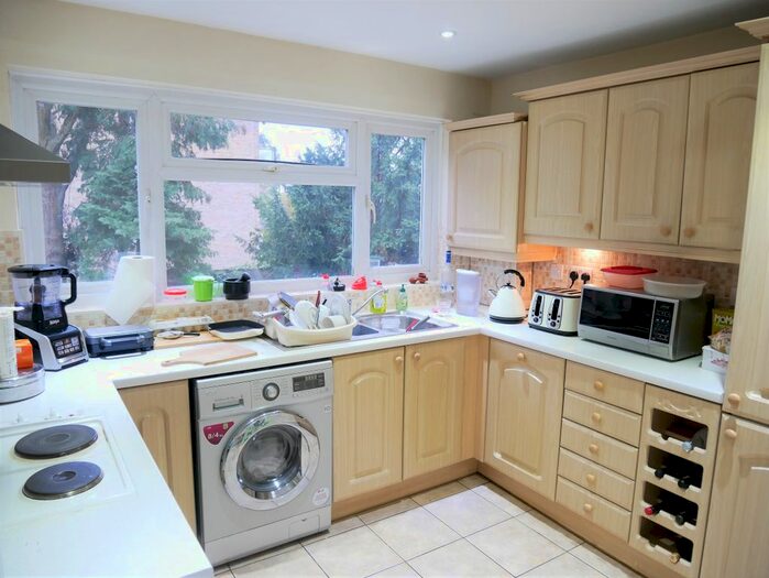 2 Bedroom Flat To Rent In Thornbury Road, Isleworth, TW7