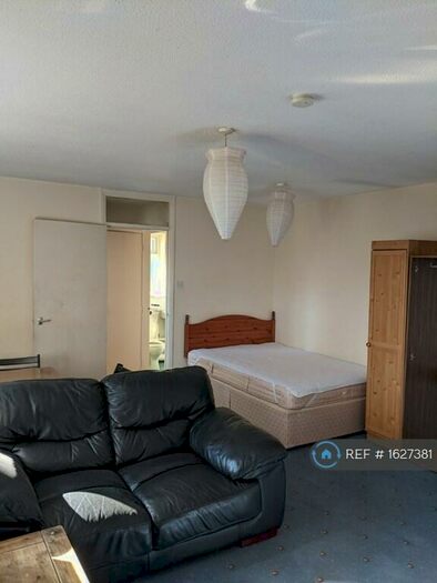 Studio To Rent In Brittain Court, Sandhurst, GU47