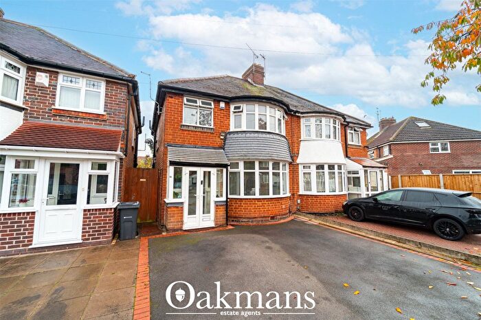 3 Bedroom Semi-detached House For Sale In Lulworth Road, Birmingham, West Midlands, B28