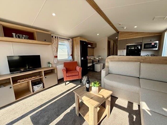 2 Bedroom Park Home For Sale In Par, PL24