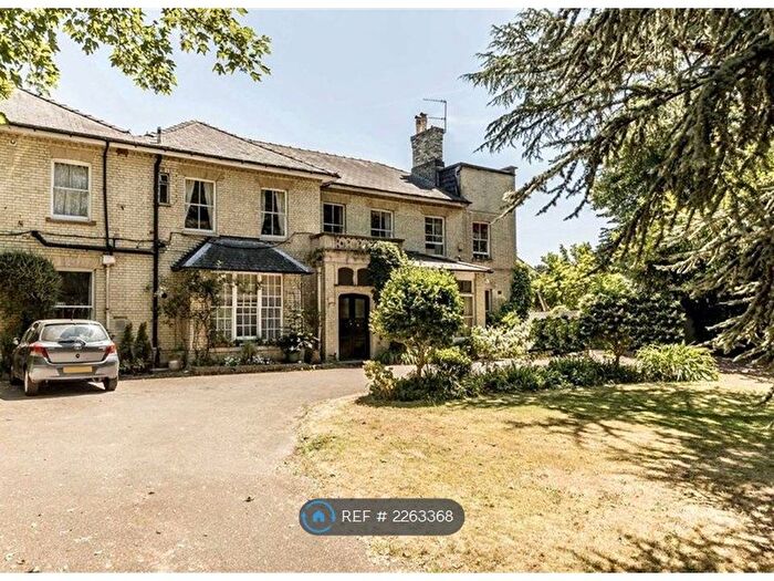 2 Bedroom Flat To Rent In Tankerville, Kingston Upon Thames, KT2