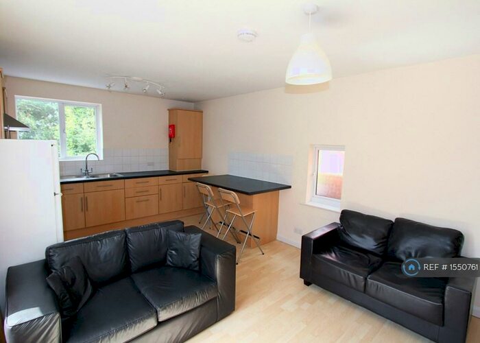 3 Bedroom Flat To Rent In Langhorn Road, Southampton, SO16