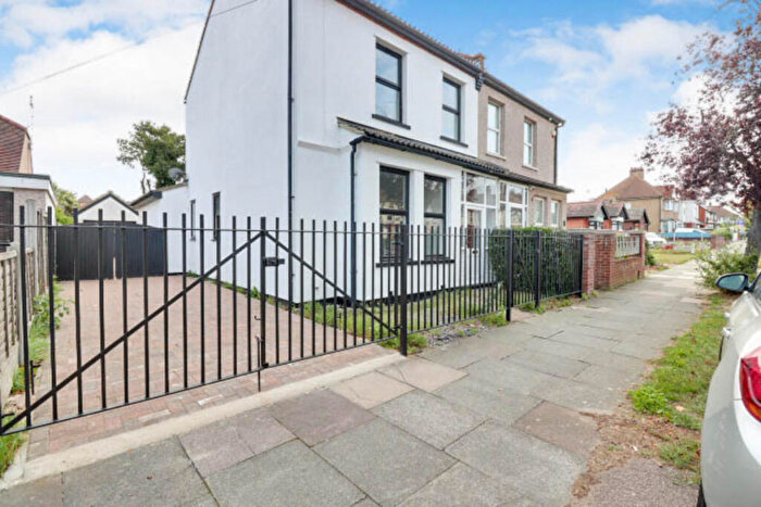 3 Bedroom Semi-Detached House To Rent In Carlton Avenue, Westcliff-on-sea, SS0