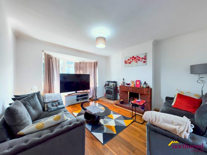 3 Bedroom Semi-Detached House To Rent In Hangleton Valley Drive, Hove, BN3