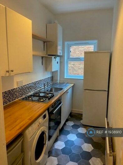 2 Bedroom Flat To Rent In Landsdown Road, Manchester, M20