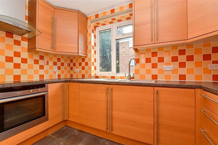 2 Bedroom Flat For Sale In Ashburton Road, Croydon, Surrey, CR0