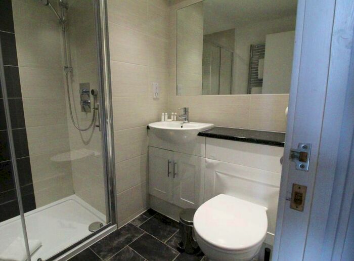 1 Bedroom Flat To Rent In Victoria Road, Swindon, SN1