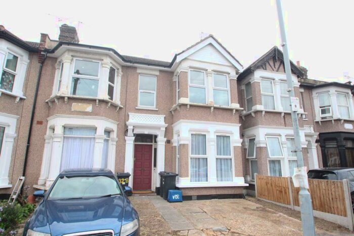 1 Bedroom Flat To Rent In Valentines Road, Ilford, IG1