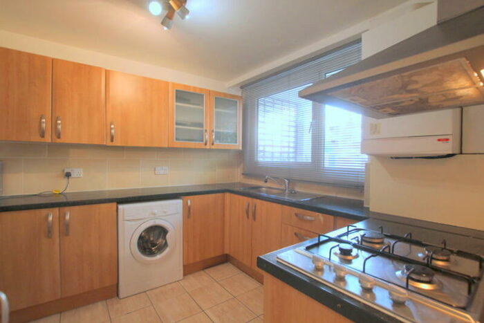 3 Bedroom Apartment To Rent In Parkham Street, London, SW11