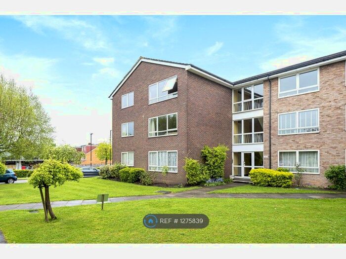 2 Bedroom Flat To Rent In The Pines, London N14