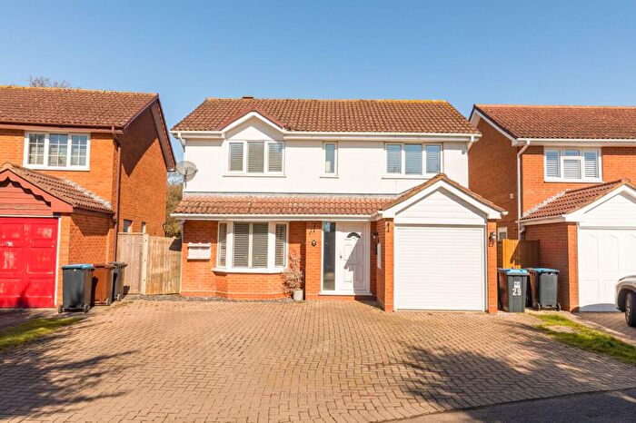 4 Bedroom Detached House For Sale In Hayes Walk, Smallfield, RH6