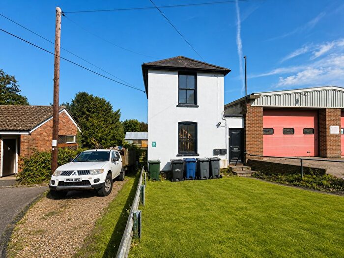 1 Bedroom Flat To Rent In High Street, Lane End, HP14