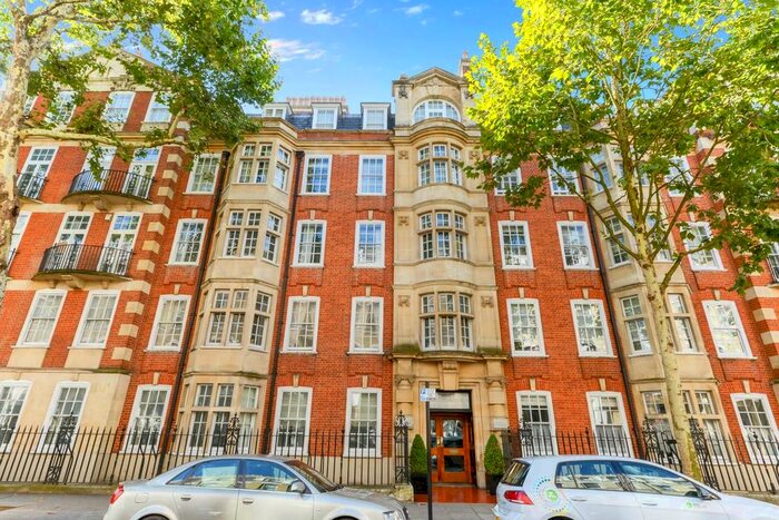 3 Bedroom Flat To Rent In Old Brompton Road, London, SW5