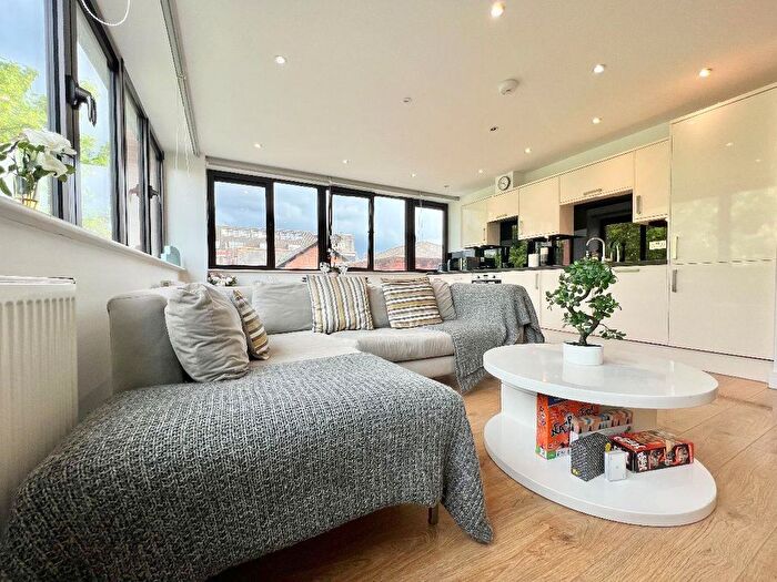 2 Bedroom Flat To Rent In Hopton House, A Streatham High Road, London, SW16