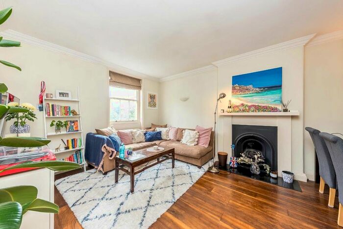 2 Bedroom Flat To Rent In St. Georges Square, London, SW1V