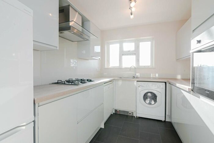 2 Bedroom Flat To Rent In Craven House, SW14