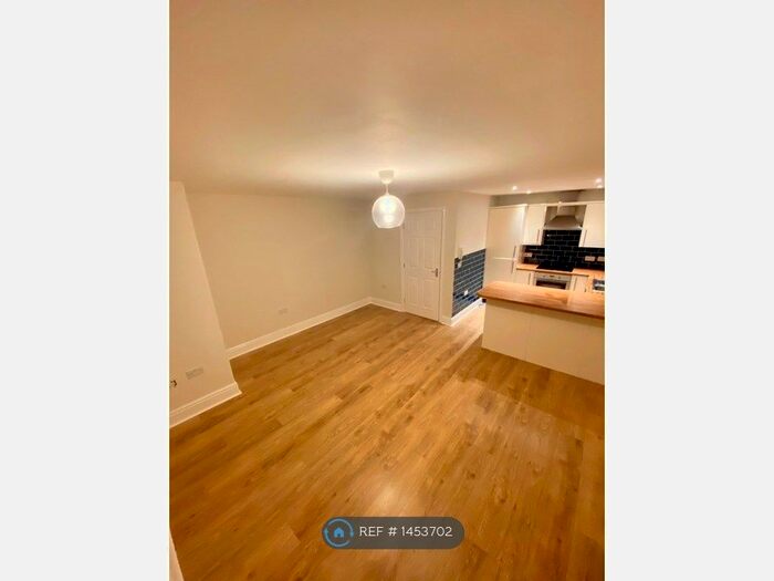 2 Bedroom Flat To Rent In Thornholme Road, Sunderland, SR2