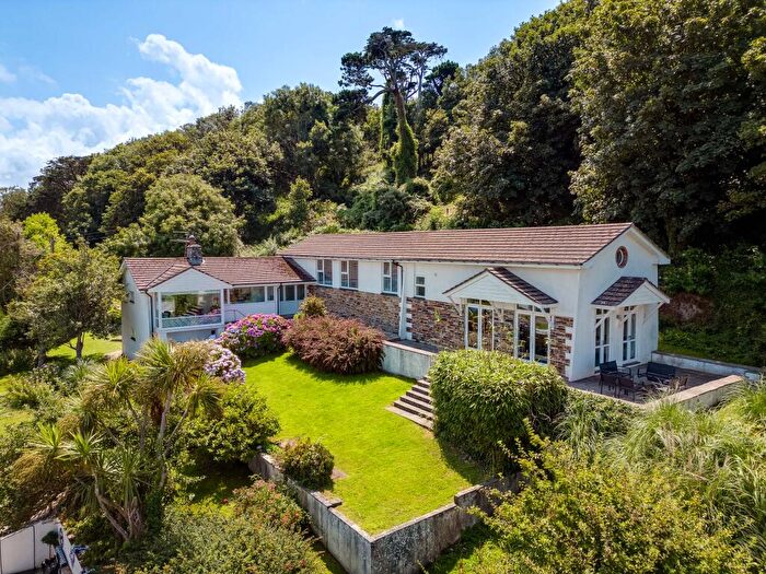 3 Bedroom Detached House For Sale In Beach Haven, PL27