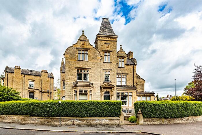 2 Bedroom Flat For Sale In Park Drive, Huddersfield, HD1