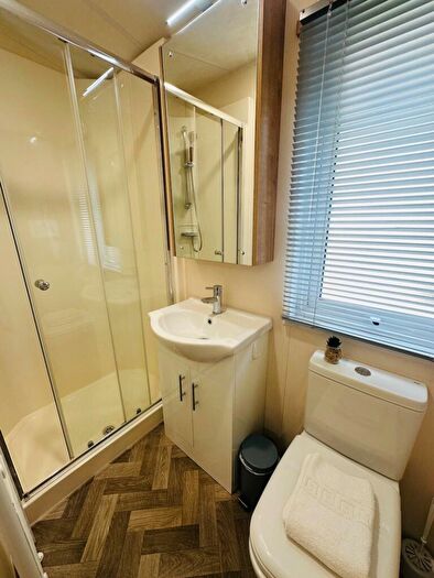 2 Bedroom Caravan For Sale In Perowne Way, Sandown, PO36